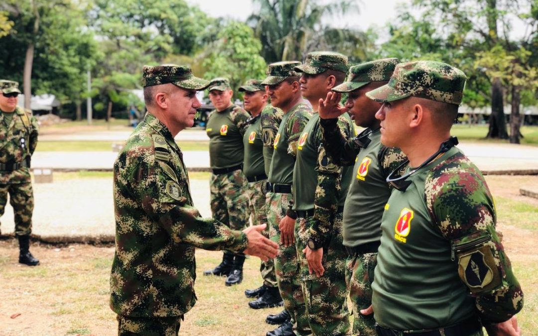 Impacto de las Botas Militares en la Salud Postural y Prevención de Lesiones